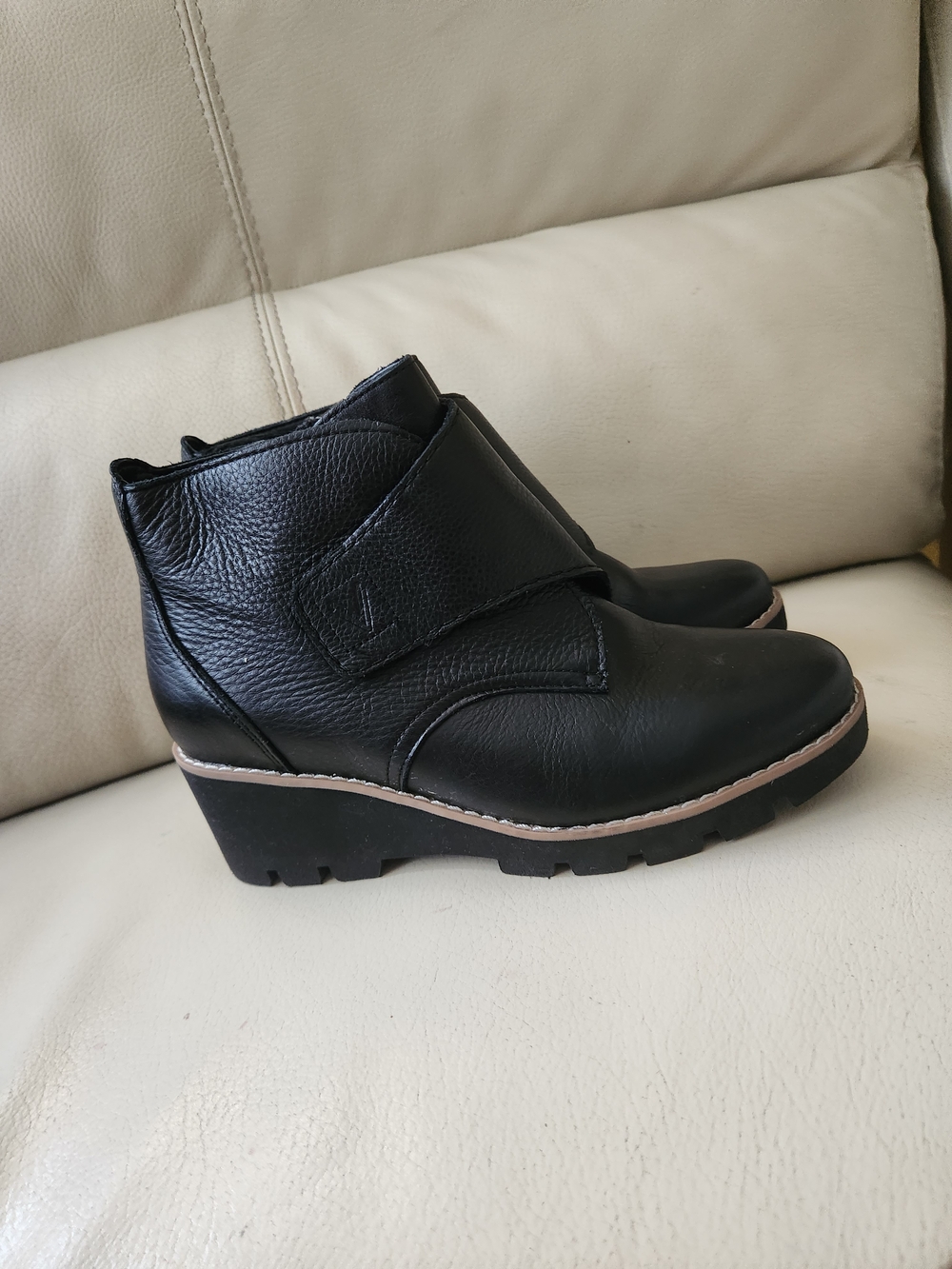 Vionic Black Leather Ankle Booties with Lug Sole